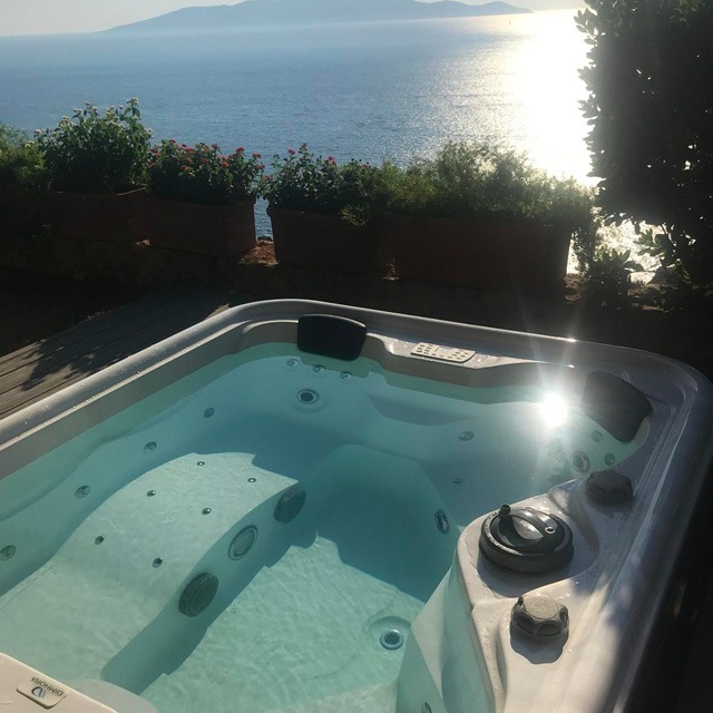 mini-piscina-idromassaggio-capri